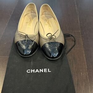 CHANEL Women's Black and Taupe Ballet Flats